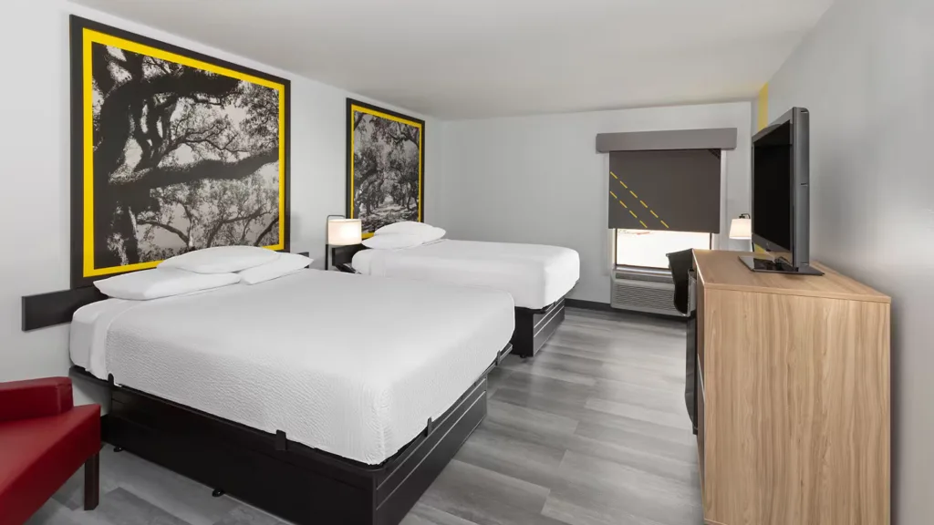 Super8-Alexandria-LA-Guest-Room-3 copy
