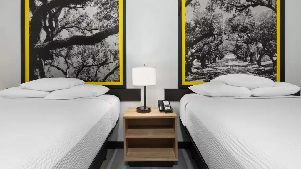 Super8-Alexandria-LA-Guest-Room-5 copy
