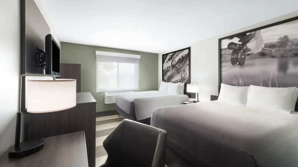 Super8-Big-Timber-MT-Guestroom-1 copy