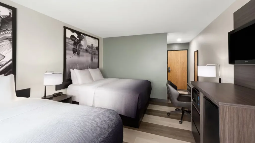 Super8-Big-Timber-MT-Guestroom-2 copy