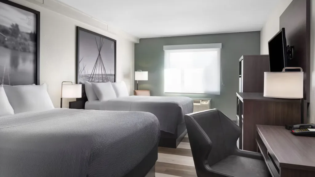 Super8-Columbus-MT-Guestroom-1 copy
