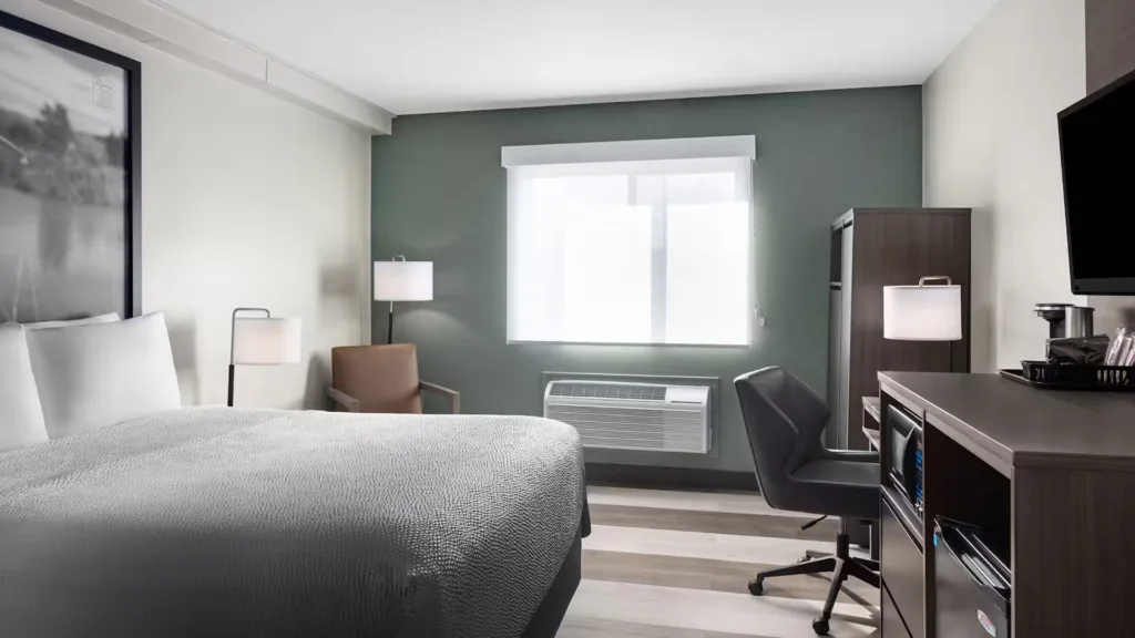 Super8-Columbus-MT-Guestroom copy