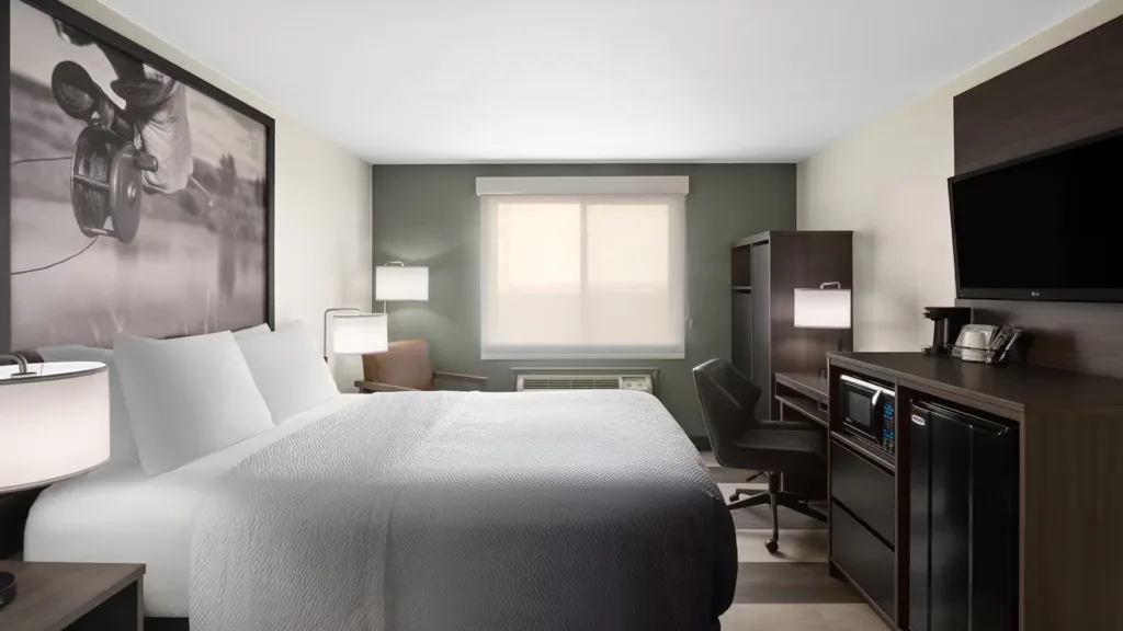 Super8-Conrad-MT-Guestroom-4 copy